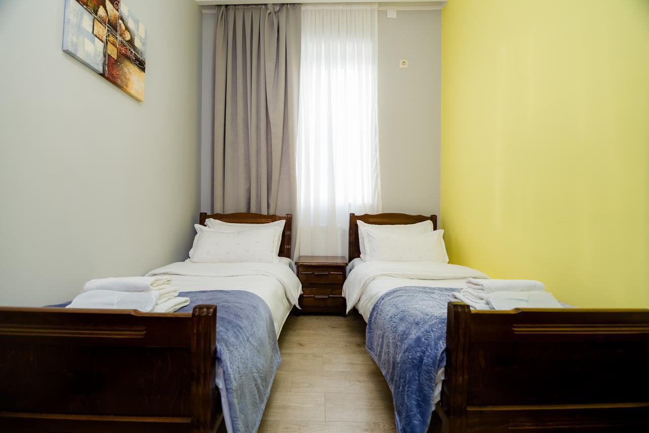 Big Family Guest House Тбилиси Екстериор снимка