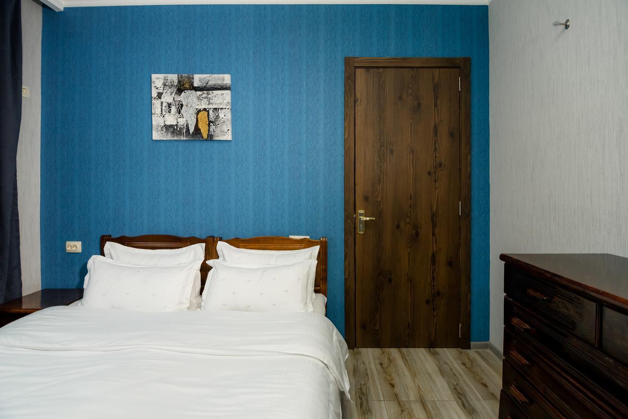 Big Family Guest House Тбилиси Екстериор снимка