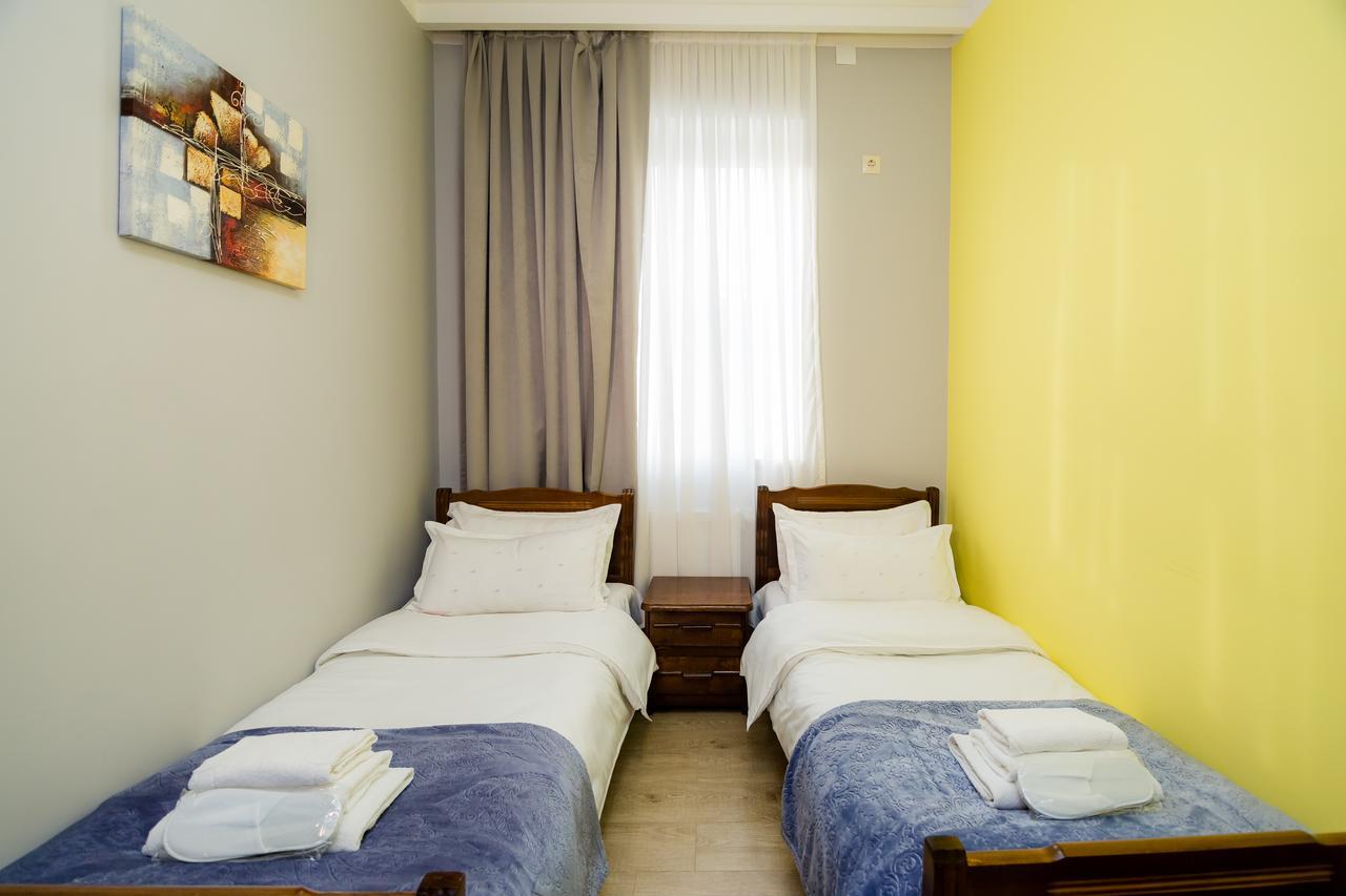Big Family Guest House Тбилиси Екстериор снимка