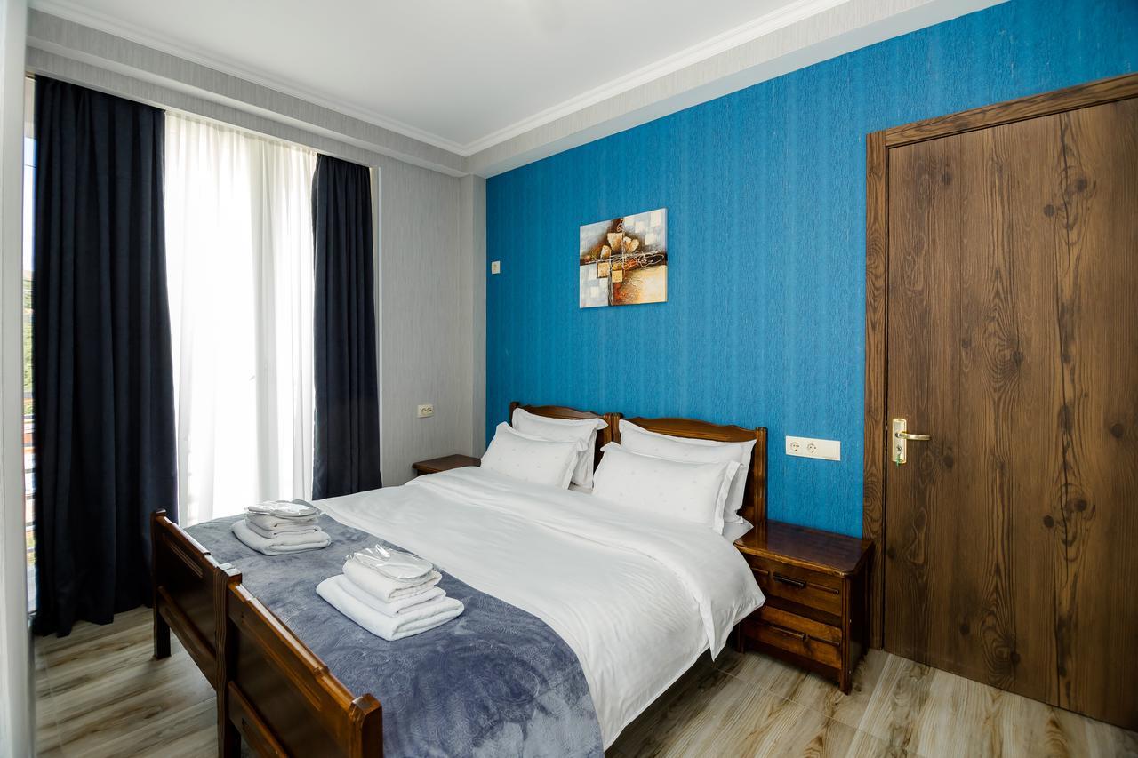 Big Family Guest House Тбилиси Екстериор снимка