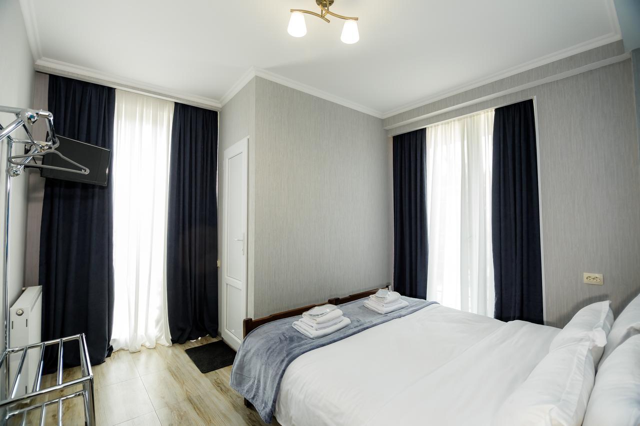 Big Family Guest House Тбилиси Екстериор снимка