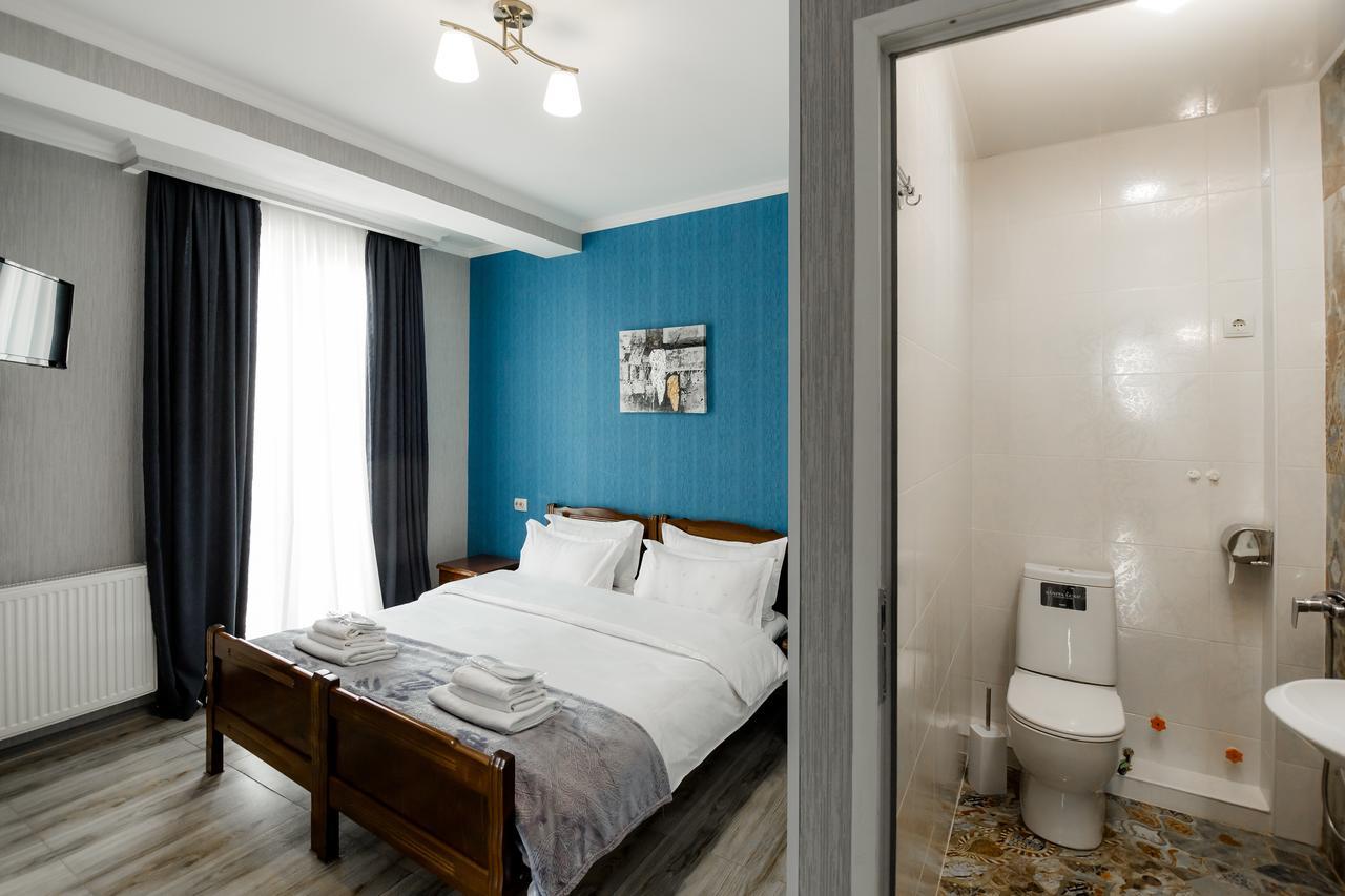 Big Family Guest House Тбилиси Екстериор снимка