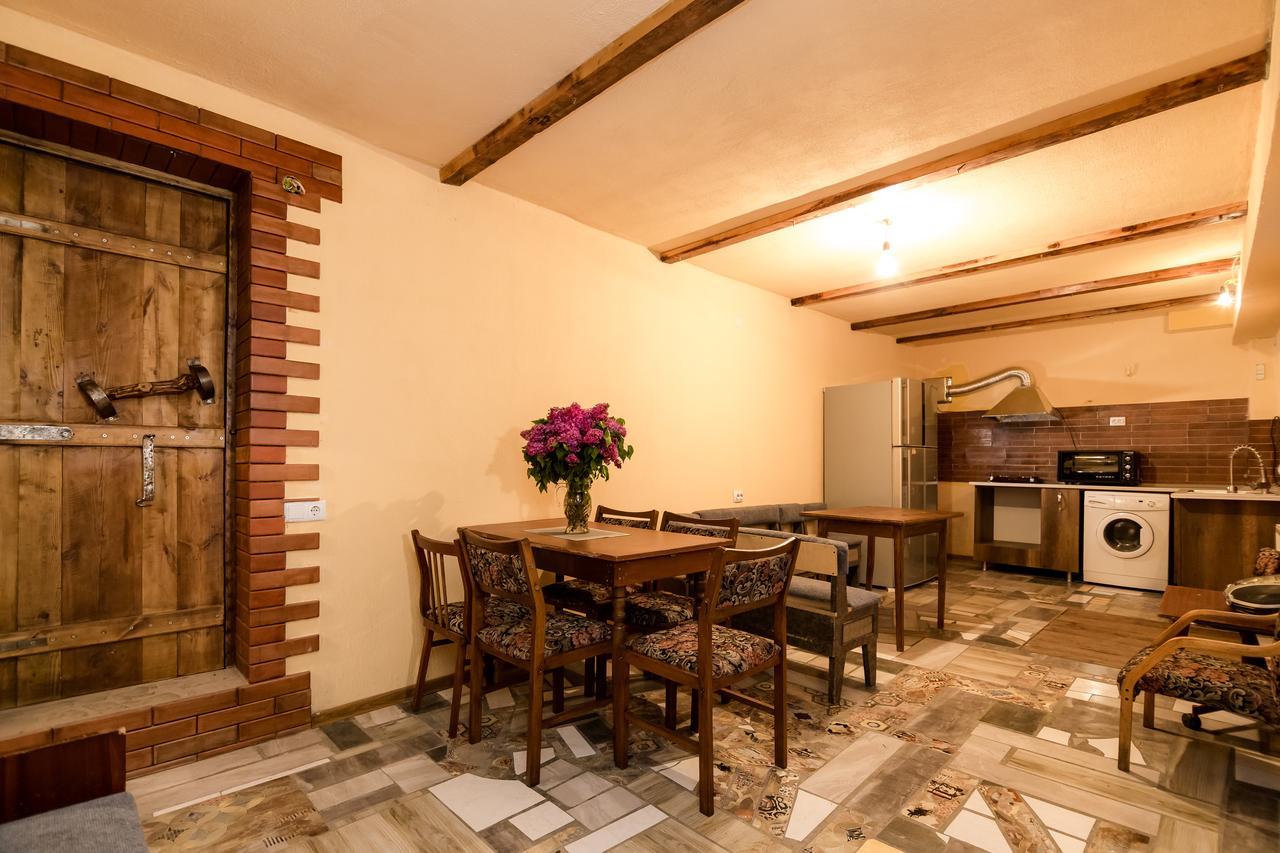 Big Family Guest House Тбилиси Екстериор снимка